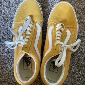 Size 8 women’s yellow old school vans.